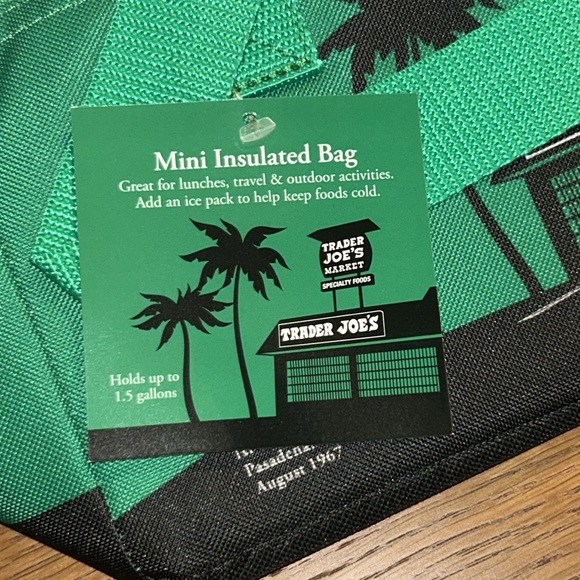 NWT Trader Joe’s Green Mini Insulated Cooler Bag - Picture 5 of 14